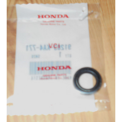 Сальник Honda 91203-KA4-771 (14X22X5) Сальник Honda 91203-KA4-771 (14X22X5)