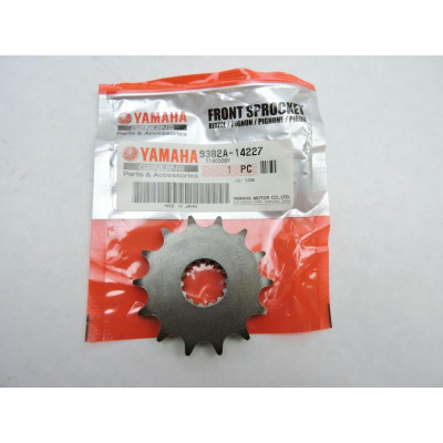 Ведущая звезда Yamaha 9382A-14227 (14T) Ведущая звезда Yamaha 9382A-14227 (14T)